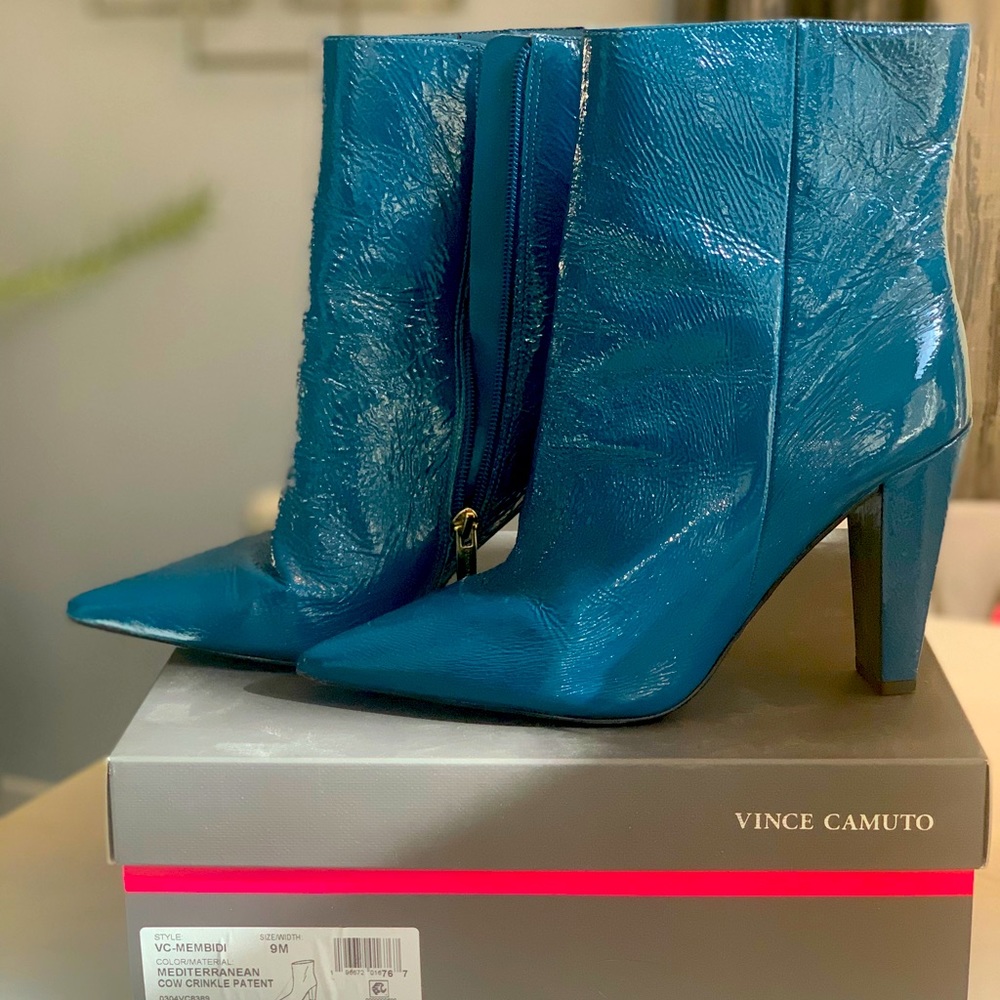 Vince Camuto size 9 gorgeous Peacock Blue boots.